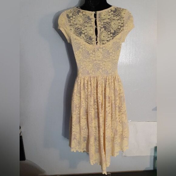 Finn and Clover yellow lace dress - Picture 4 of 6